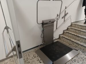 Delta platformlift grundschule Berlin Mitte